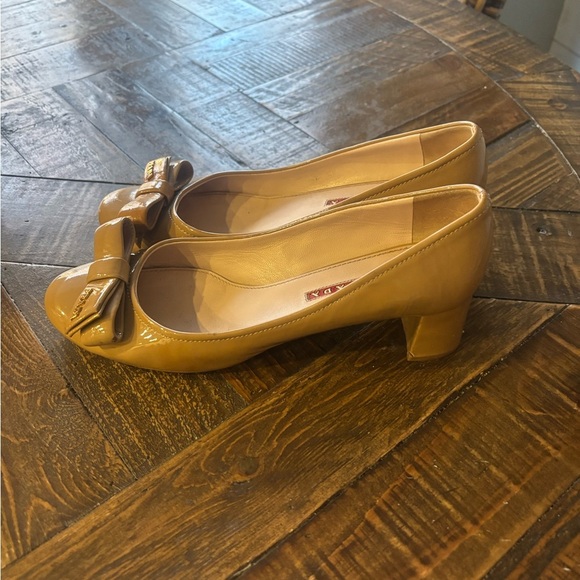Prada Logo Patent Bow Heels in size 7.5 - Picture 8 of 11